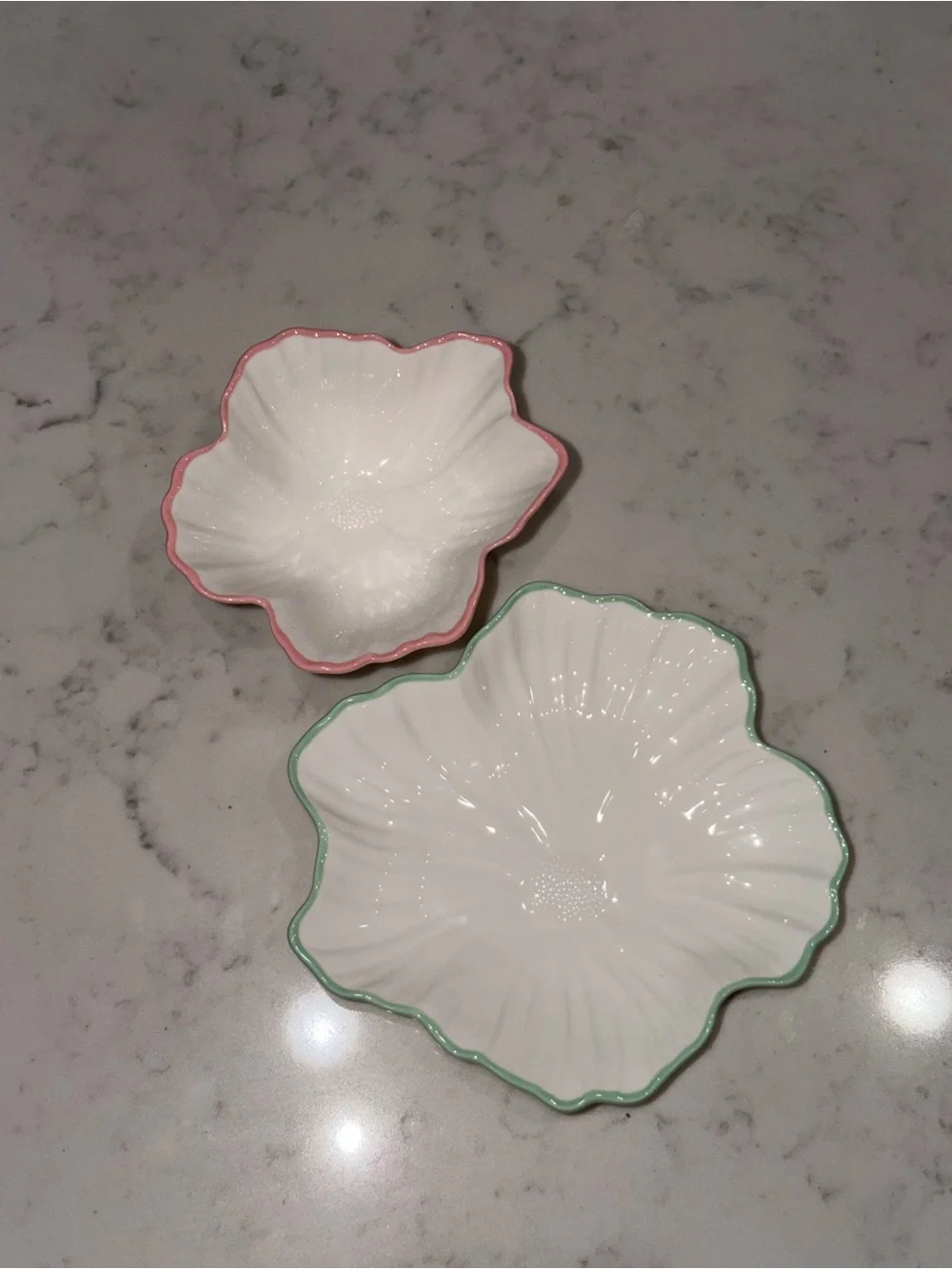 Lilly Pulitzer Shell Ceramic Bowl Trio in White with Pink & Mint Rims
